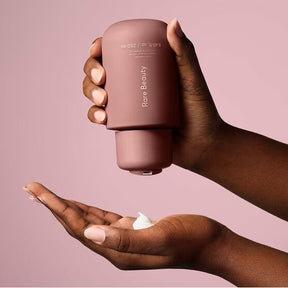 Creme corporal rare beauty find comfort hydrating