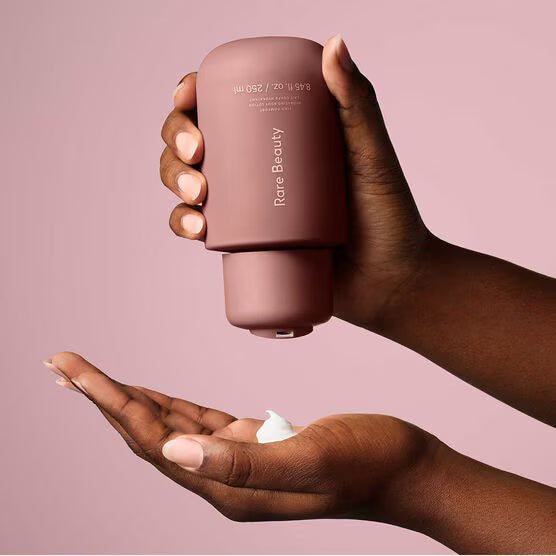 Creme corporal rare beauty find comfort hydrating